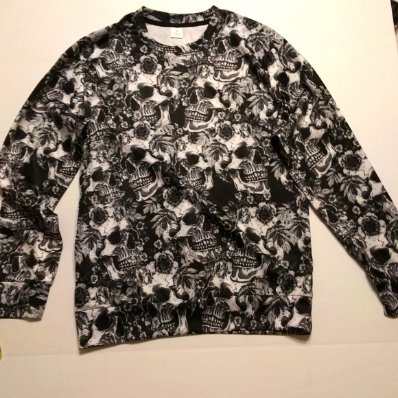 NWOT Skull Shirt Size Small - Picture 1 of 8